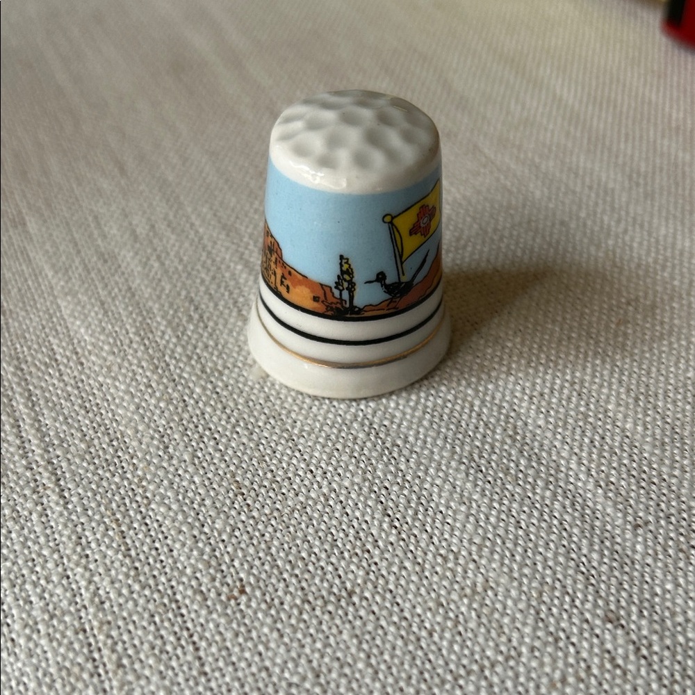 New Mexico Ceramic Thimble with Bird Design - Picture 4 of 10